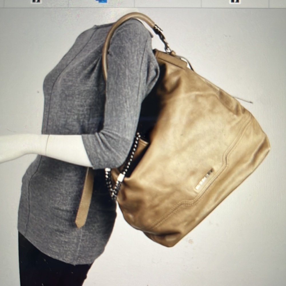 SALE! 🔥Limited Edition BurberryPebbled Leather Chain Hobo bag - EXCLUSIVE!! W/B - Picture 8 of 17